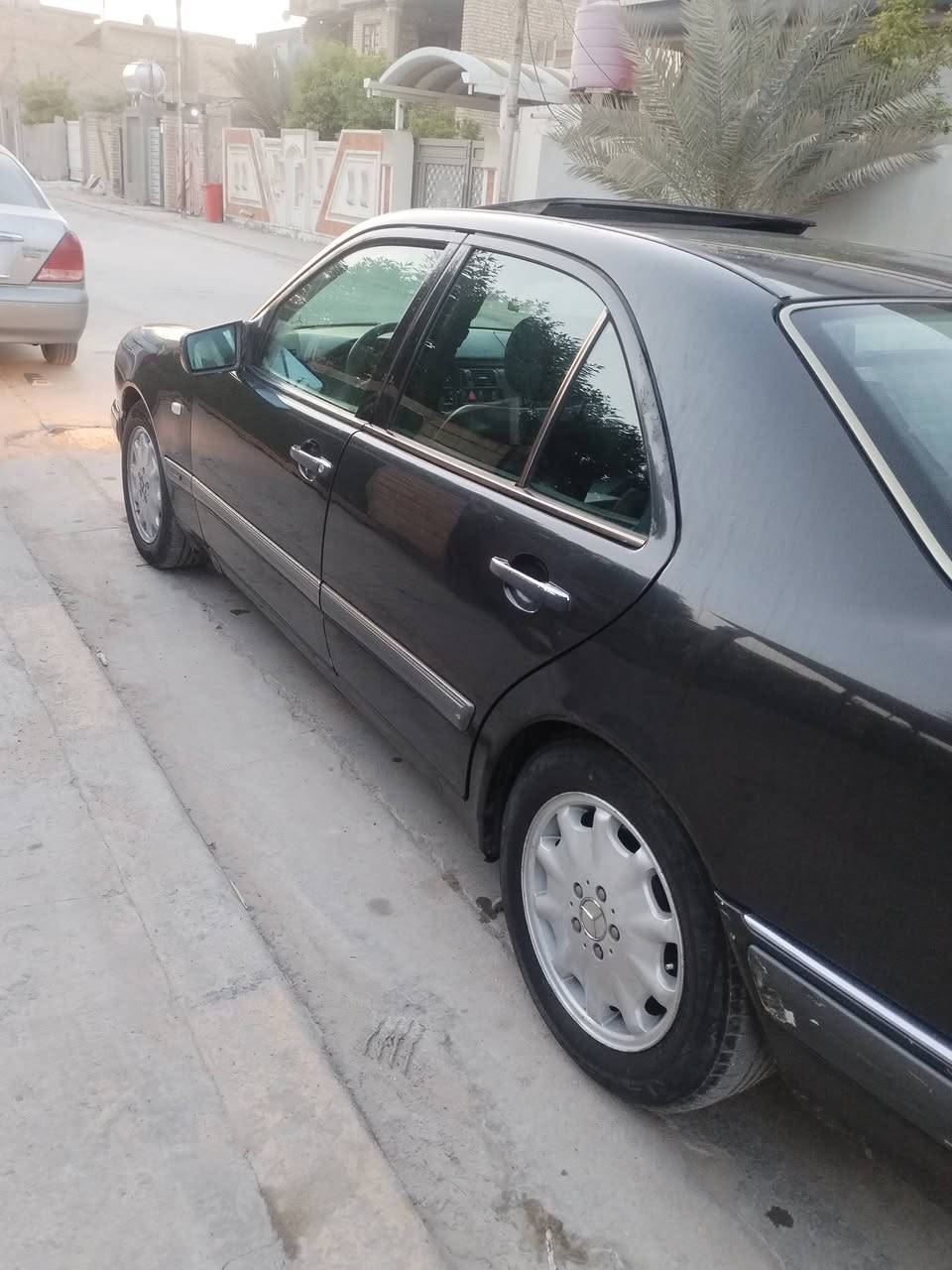 مارسيدس ام عيون ٣٢٠ELEGANCEموديل ٩٦ رقم بغداد انكليزي بسمي بدون صبغ ابلاديه محرك خراطيم كير D4 فول مواصفات كشانه جلد خزن ميموري فتحه برده تدفئه بالكشنات جنجر  مري شفط صدر كير محرك خير من الله سياره ع البلاد بدون اي جطل السعر٨٠ وبيها مجال غير متواجد ع النت ***********
