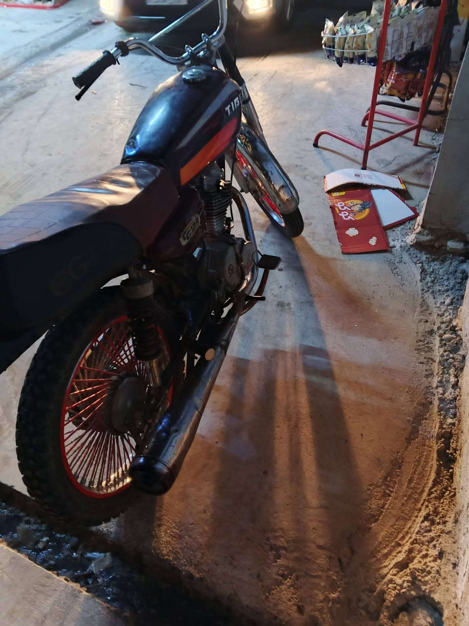 ماطورخمس تسعات بارت عيتاني نظيف للبيع السعر 250الف وبي مجال الاتصال على الارقام ***********/***********
