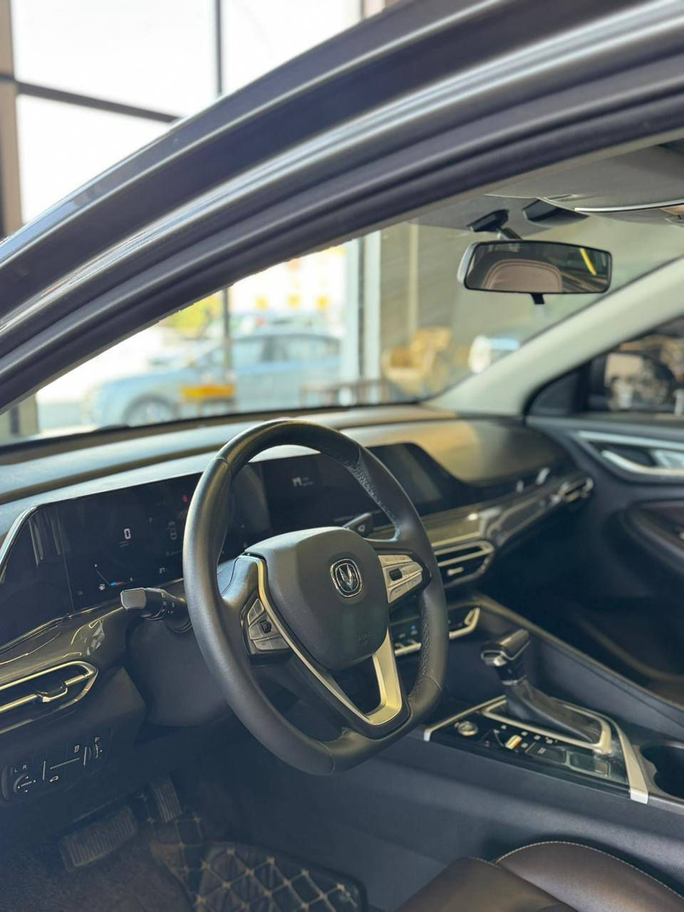 السلام عليكم
شانجان ايدو بلص 
موديل :2022
رقم نجف  
لون:رصاصي طوخ 
 محرك 1.5 تيربو 
موصفاته فتحه بصمه ابواب كشنات رياضي شاشه تدعم كار بلي قطعتين تبريد  
السعر :120 وبيه مجال حك جيه 
رقم الهاتف :***********
