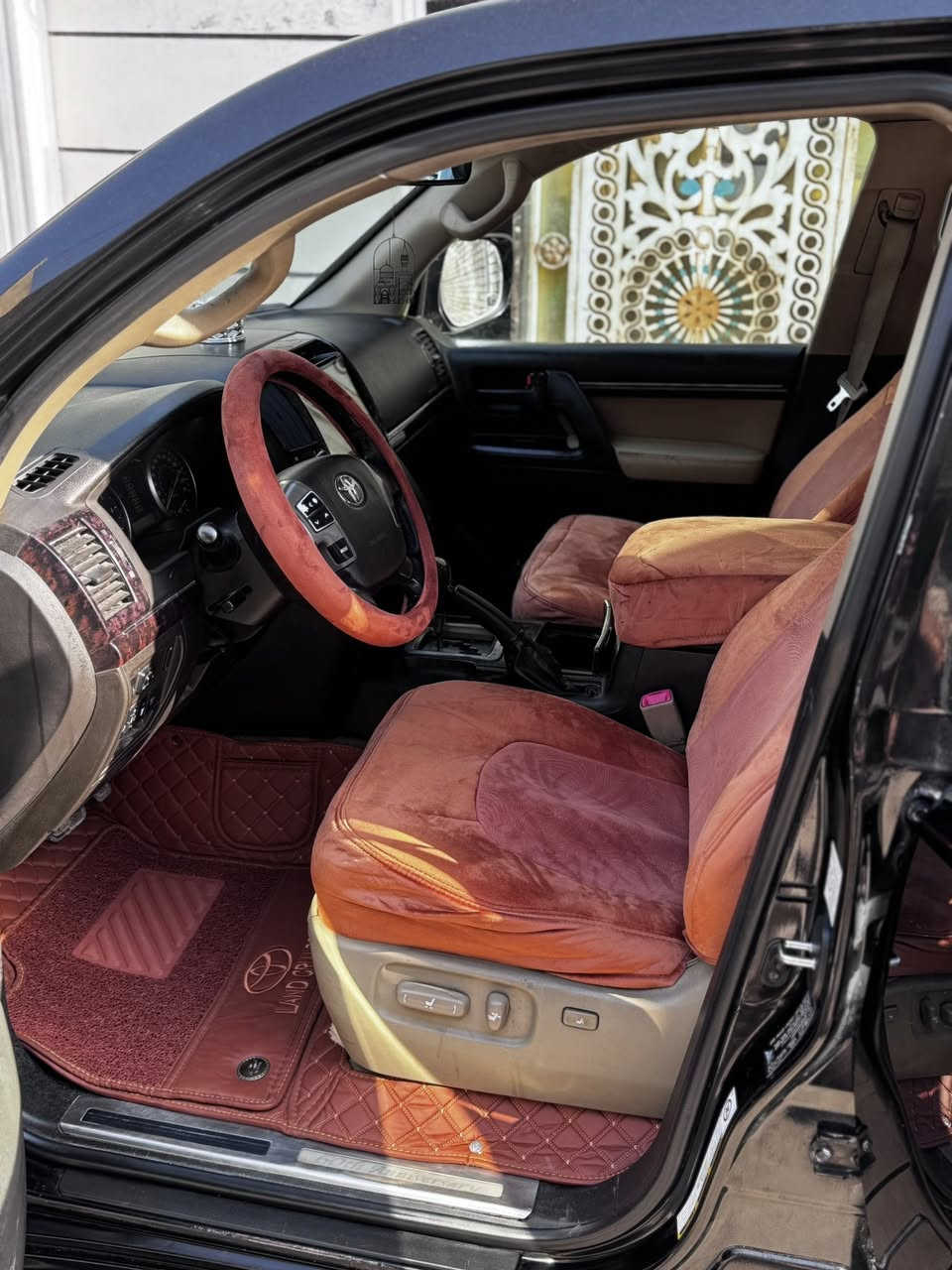 السلام عليكم لاندكروز ستينية موديل 2011 سيارة نظيفة ما بيها نقوصات السيارة مكفولة ما عدا ضربه صغيرة كد اصبعين  بالتكمة الخلفية ومعالجها مكينة مبدله طابوكة جديدة مكان السيارة بغداد العبيدي 
للاتصال *********** راسلني ادزلك السونار
