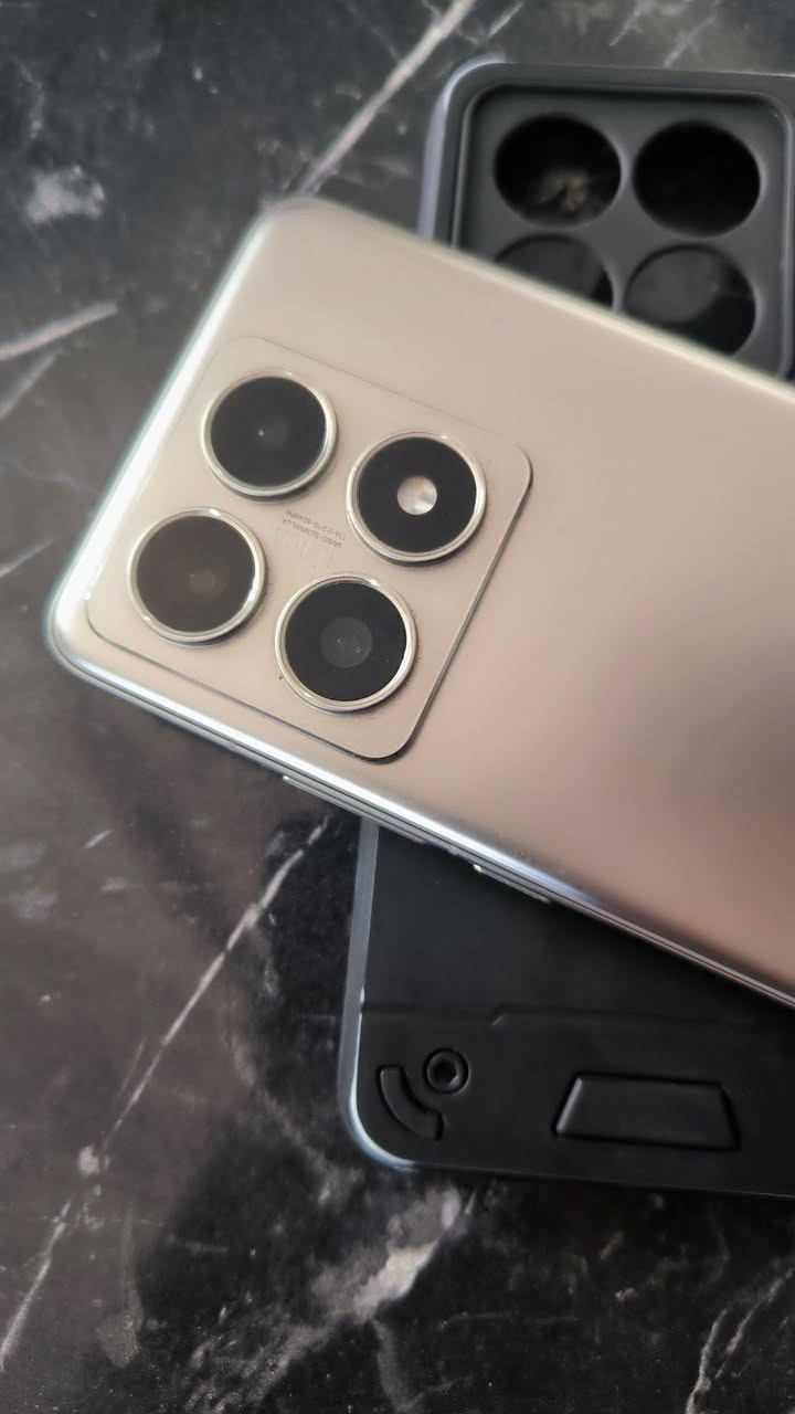 للبيع شاومي 14Tبرو (واحد تيرا) 
شاشه١٤٤هرتز بوبجي١٢٠فريم
معالج +Dimensity9300
بطاريه ٥٠٠٠الف +شحن سريع ١٢٠واط 
بعد معروفه مواصفاته مايحتاج اكتب 
استعمال يومين بعده جديدكامل هوه وملحقاته  اخذته السعر560الف
بغداد ابو غريب
***********
