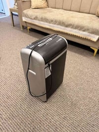 تالفه أوراق وكارتات  السعر 60 الف وبيها مجال  للتواصل : 07718863371