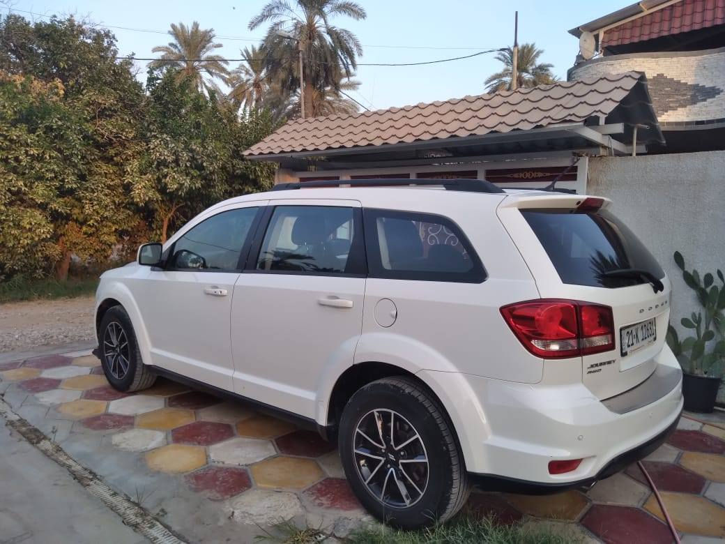 دوج جورني موديل 12 محرك 6 كلين بدون حادث سيارة جديده عليه إدامة كامله تخم تاير جديد حداديه جديده بصمه تشغيل عن بعد تبريد كله شغال للاستفسار ***********
