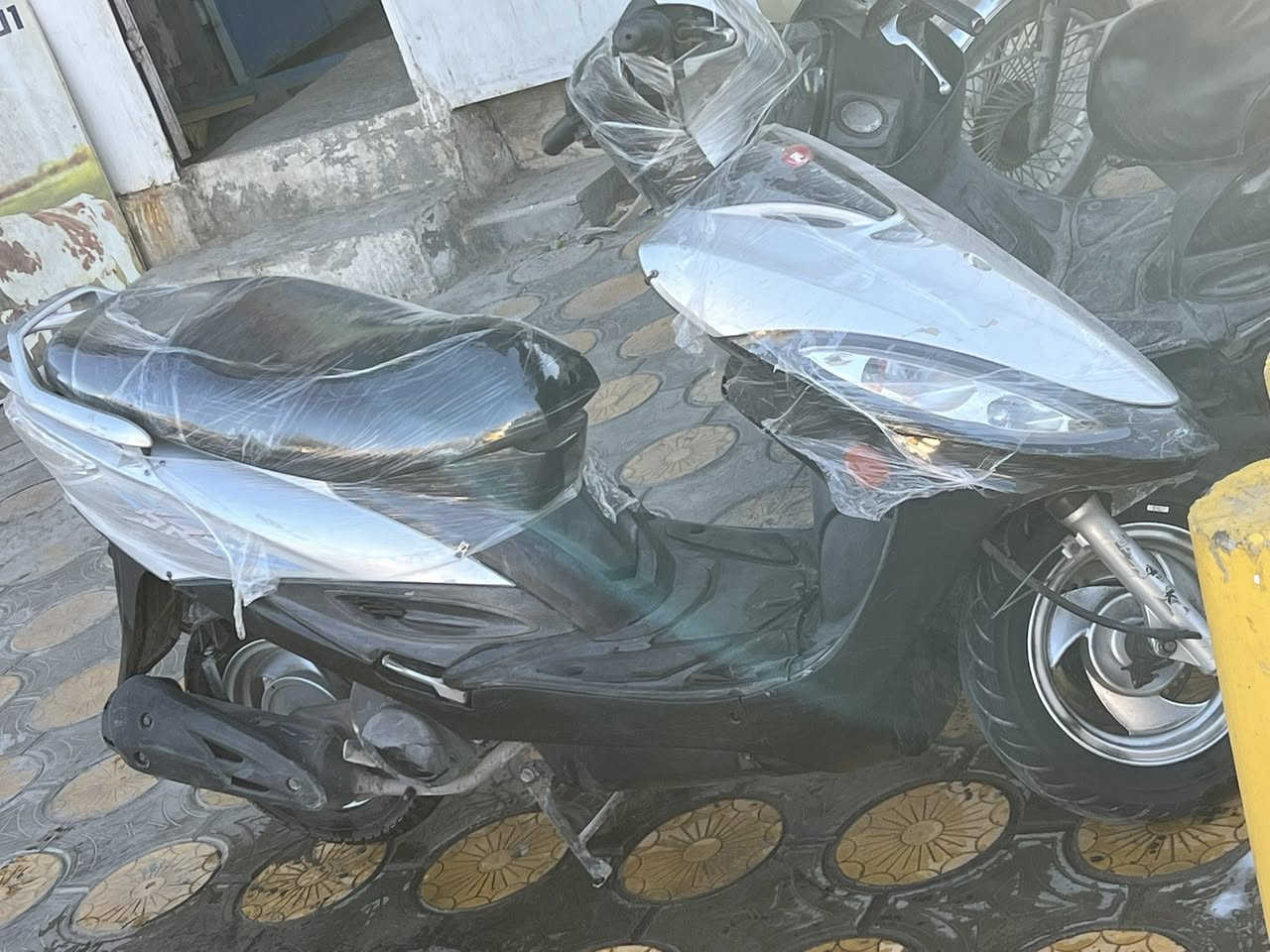 ‏دراجة كومكو ماكس نضيفه كلش ما مفتوحة وريده 650وبيه مجال عنواني الكوفه


**إذا كنت صاحب هذا الإعلان وتريد حذفه لأي سبب، رجاءا أرسل رسالة إلى الدعم الفني**