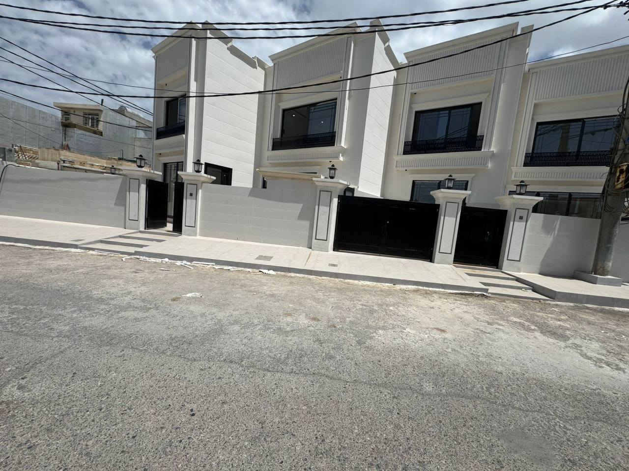 � بيتين للبيع في أربيل الجديدة – فرصة مميزة

📍 الموقع: حي أربيل الجديدة- هه ولير نوي
📐 المساحة: 200 متر لكل بيت
🏠 العدد: بيتين

✨ تفاصيل:
▫️موقع ممتاز ومرغوب
▫️مساحة واسعة مناسبة للعوائل
▫️منطقة هادئة وقريبة من الخدمات

💰 السعر: 26 شدة (قابل للتفاوض
ل معرفة السعر اتصل علا رقم
***********
واتساب/فايبر
