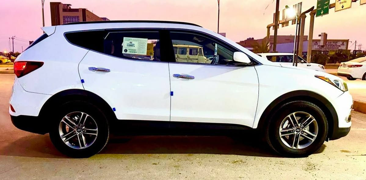 السلام عليكم..سنتافيا موديل 2017 وارد أمريكي بدون حادث كلين بارد فقط بمقدمة البنيد رقم ذي قار تحويل مباشر سنويه مجدده مكينه 4 سلندر 5راكب ماشيه 100 مكينه وكير وتبريد وحداديه مكفولات تخم تاير جديد دواخل عسلي.....السعر 165 وبيه مجال بسيط للاستفسار الاتصال بالرقم *********** علما السياره موجوده بالشطره
