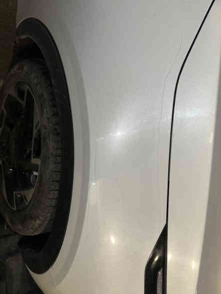 السلام عليكم سبورتج ٢٤ فول الفول بانورما بصمه حساس امامي خلفي شاحن وايرليس كشنين كهرباء شاحن وايرليس تدفئه بالكشن والستيرن وباقي الموصفات الفول مال الجي تي عده الجلد وتبيريد الكشن ماشيه ٣٥ الف 
بيها ملاحظات 
شخط صفحه خباثه رفيع كلش مكحله  وبيها رصعه اباب السايق وفطر بالجامه الاماميه 
السعر المطلوب 
٢٣،٣٠٠$ وبيها مجال بسيط مكان السياره الكراده الصبح العصر شقق حي صدام 
***********
