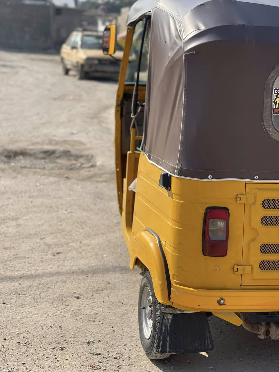 السلام عليكم من رخصت الادمن تكتك للبيع موديل 20 شهر 12 لوحات إنكليزي و رقم و سنوية باسمي ثاني يوم تحويل بغداد فقط الهاتف ***********
