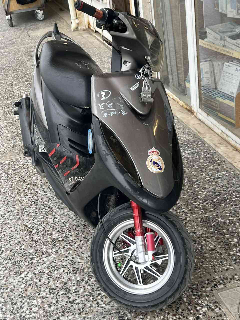 السلام عليكم اخواني دراجه ماكس عدله للبيع بلاديه الدراجه برغي مامفتوح بيها كفاله عامه (بلاديه) السعر 650 وبيها مجال للطيبين العنوان بغداد يوسفيه حي شهداء ***********
