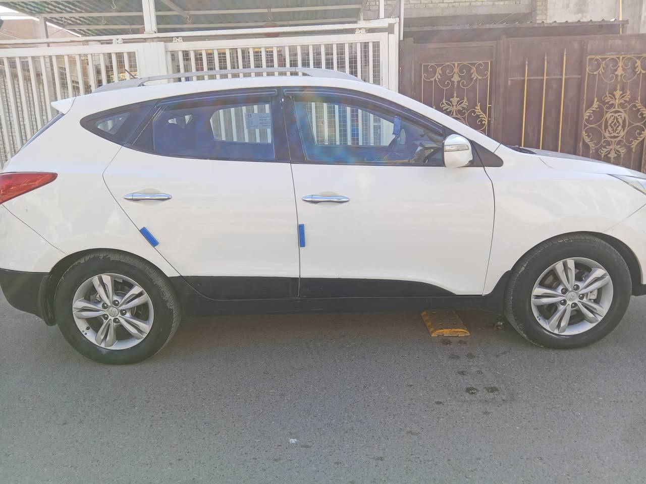 السلام عليكم توسان خليجي موديل 2013بي مكانات صبغ ابيع حزام  اثر شخوط السياره جديده  وجاهزه مكينه وكير وحداديه تبريد ثلج صدر تايرات جديد مكفولات مكينة 2000دوش ماشيه149العنوان بغداد رقم الهاتف ***********السعر108وبي مجال شي بسيط
