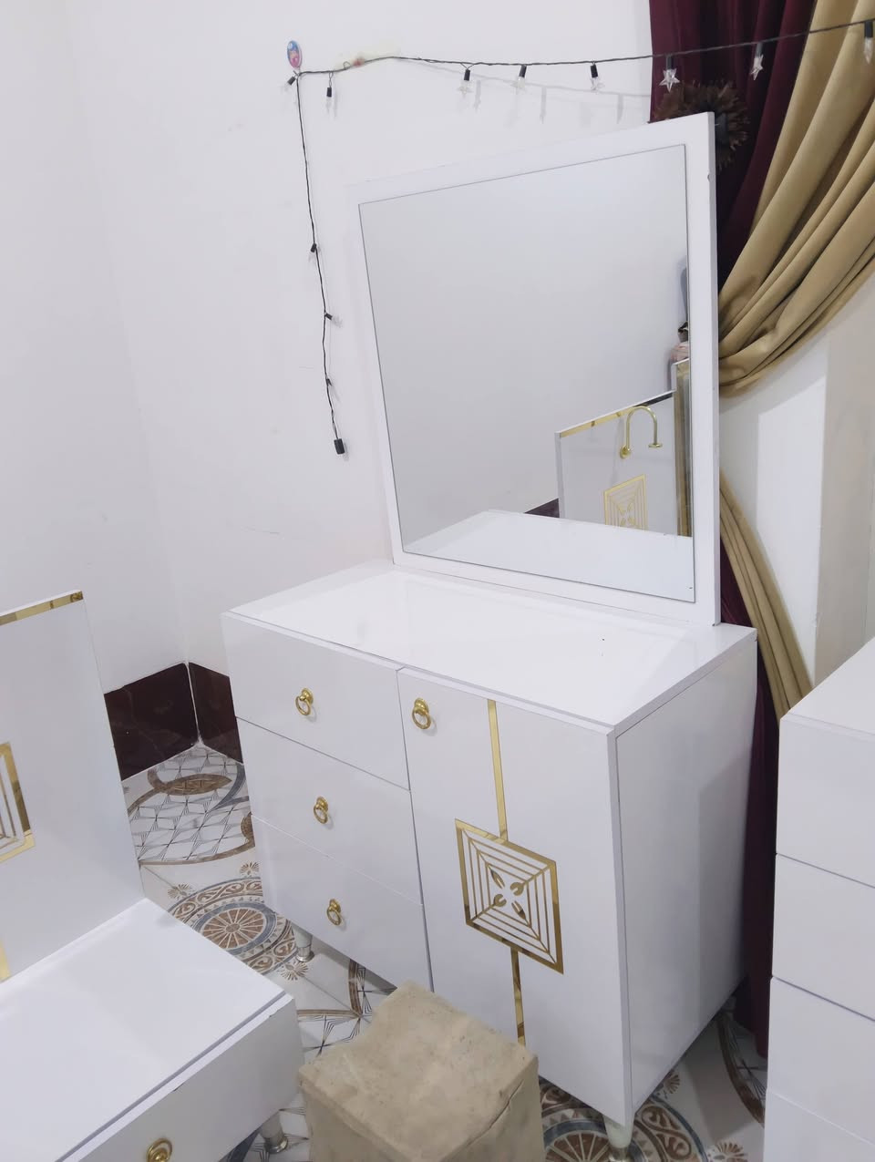 غرفة ترکية نضيفه ٩ قطع وبيه كنتور اضافي مال طفل بابين وصبغ حراري وسرير مخزن السعر 700 وبيه مجال بسيط اتصال علا الرقم//***********//***********// مكان فلوجه
