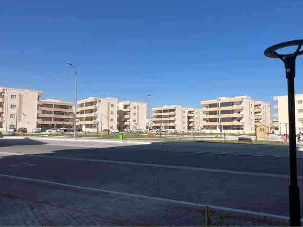 شقة للبيع في الامل ٣
عنوانها عمارة رقم ٦ 
الطابق الارضي 
شقة رقم ٣ 
اطلالة على حديقة ٧٠٠٠م
غير مسكونة-استلام جديد
 المساحة ١٢٠م
غرفتين-صالة-مطبخ ومخزن-بلكونات عدد٢- حمامات عدد ٢
 للتواصل 
*********** البصرة
