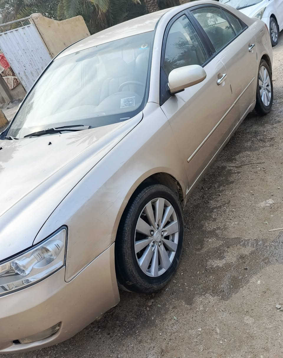 سوناته خليجي موديل 2008 مكفوله من الصبغ والضربه والتبديل فقط شخوط بسيطه مكينه 2400 رقم قادسيه انگليزي بسمي مكينه وگير وحداديه وتبريد كله جديد السعر 98 مكان السياره ديوانيه غماس للاستفسار ***********
