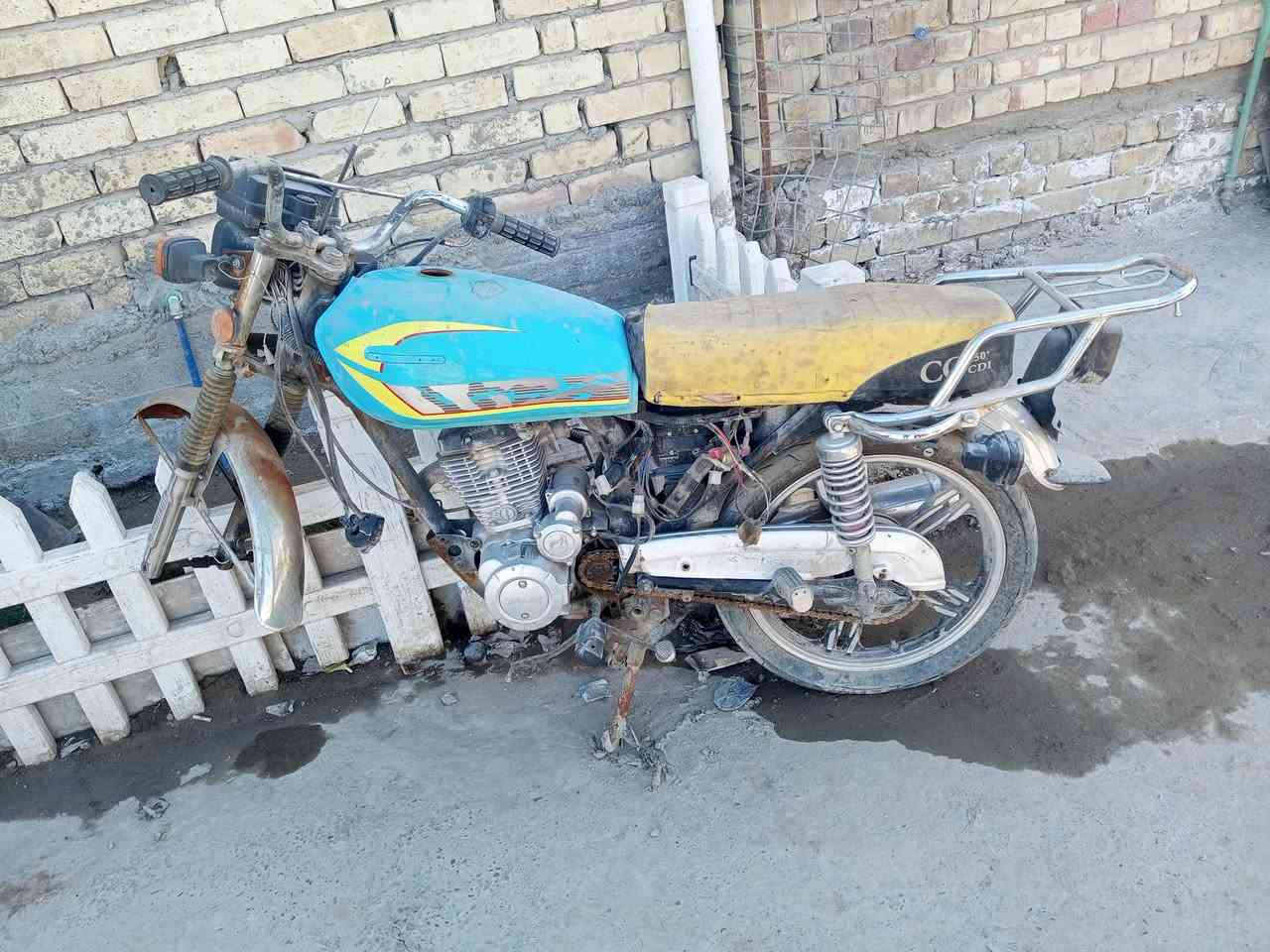 دراجه ايرانيه للبيع موديل 24اوراقهه كامله من كوم حديد نقص الويل الامامي المكان الخطيب الزراعي هاتف ***********
