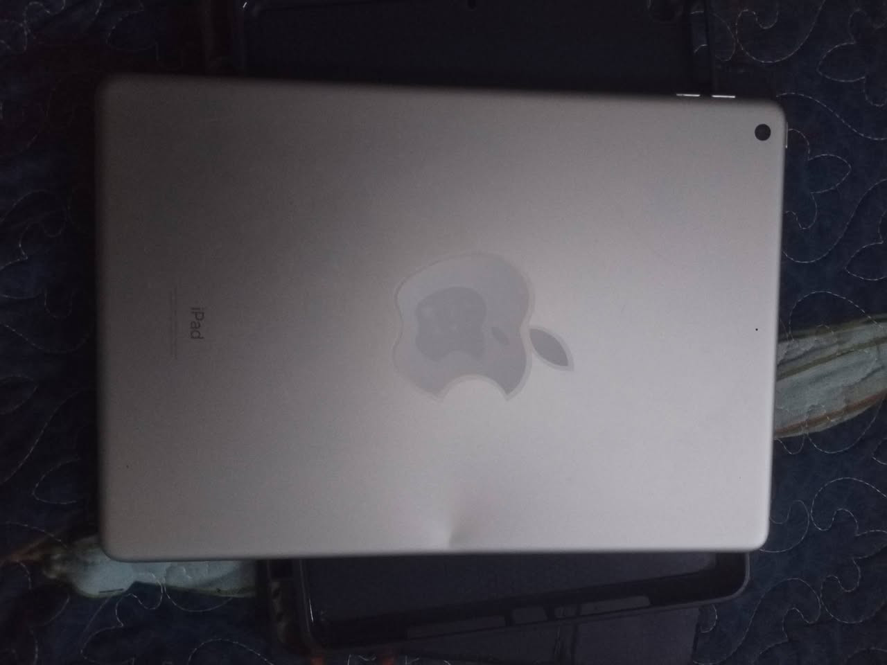 سلام عليكم ايباد ٩ ذاكره ٦٤
اخو الجديد نضافه 99٪بي طخه خفيفه بالشاصي
مثل ما موضح ما مفتوح ما داخل تصليح ملحقاته موجوده سعر 275وبي مجال لشرايه ،***********
