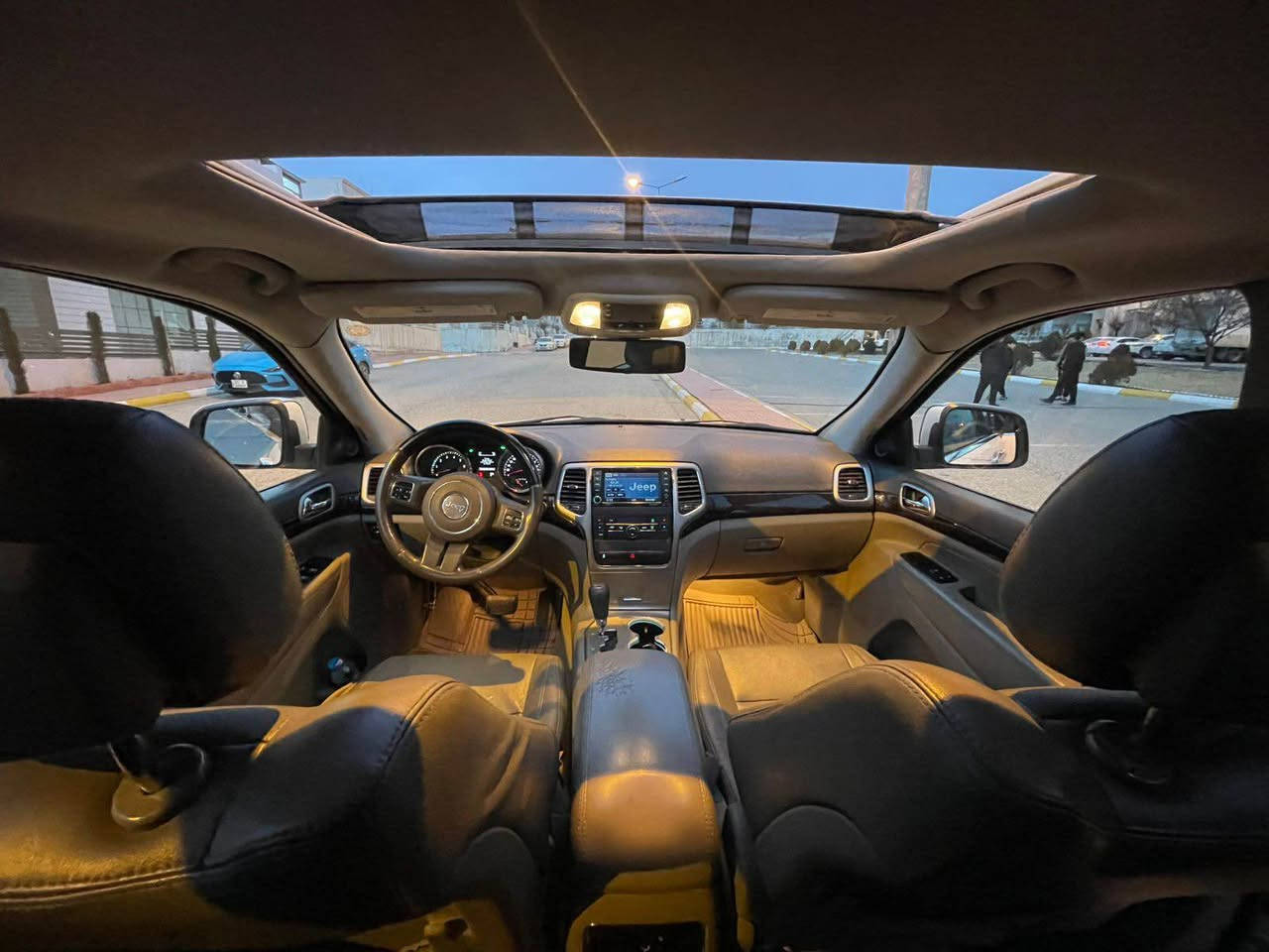 Jeep grand cherokee 
مواصه فات خليجيه 
صلايد 
ده بل ئه كسل فوليم 
٥مود ليخورين
كوشن جلد 
چه مه  لخى پيشه  وه  و روبعى بونيد   بوياخه بيناو گرتن 
گير و مه كينه و ده بل ئه كسل به شه رت
نرخ 178
*********** السليمانية, العراق
