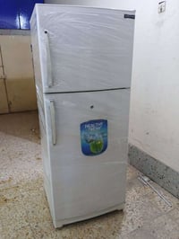 ثلاجه لبيع شرط الشغل السعر 350 وبيه مجال تصال ‏‪07881026844‬‏