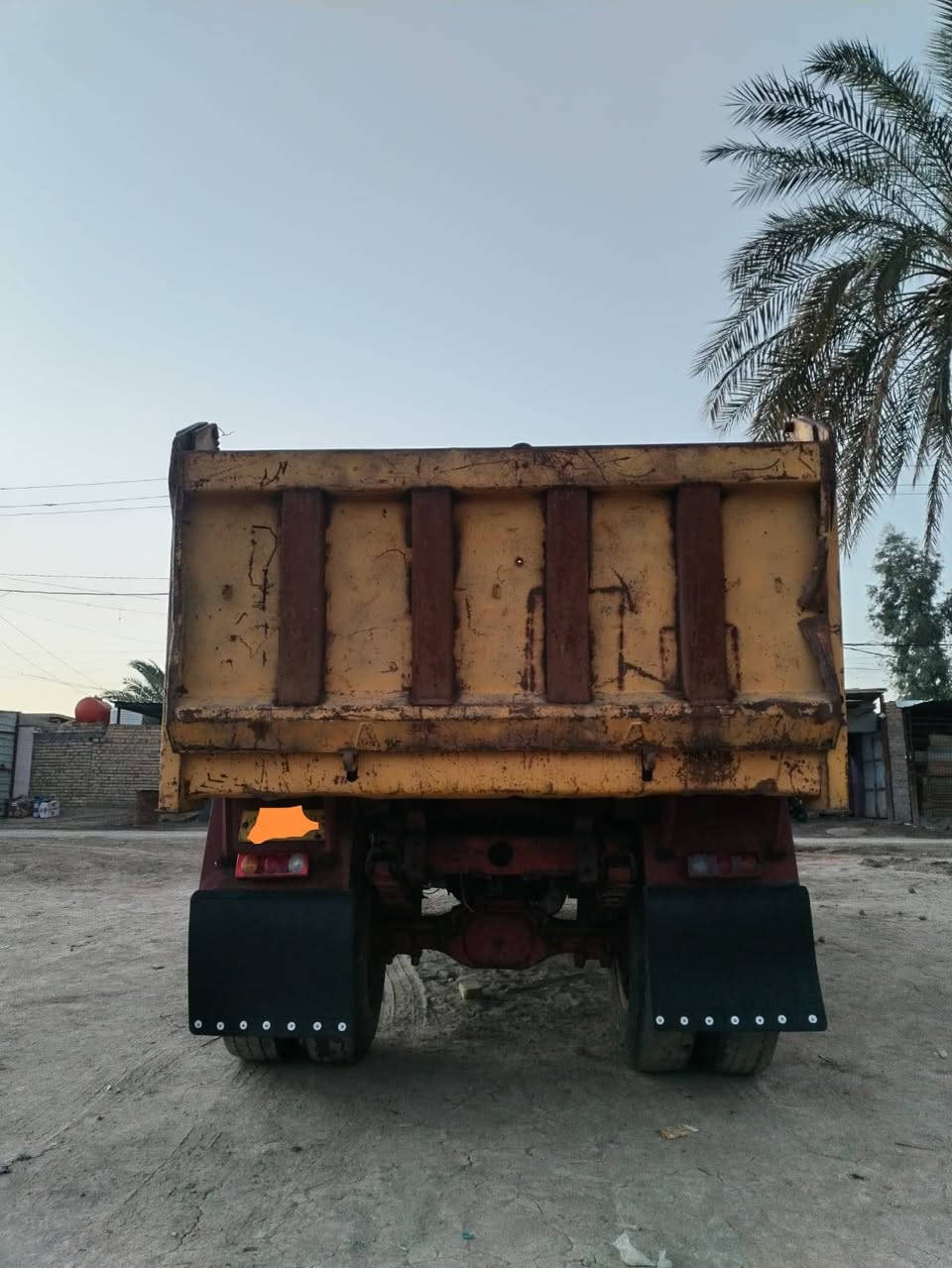 سلام عليكم للبيع البي موديل 75 مكينه 25 كير 25 اكسن نص جي الف بدي مايلر تخم تاير 24 سياره جاهزه للعمل للاستفسار الاتصال
***********
***********
