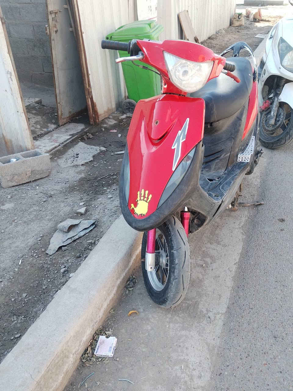 سلام عليكم دراجة ماكس عدلة للبيع الدراجة حلوة دبل أمامي رياضي اويالة رياضي نجمة باتري جديد لايت أمامي بي عدسة 3 وضعيات رماش إو الوان إو عادي نقصهة سلف إو بريك خلفي السعر 450 مكاني الشعب الرقم ***********
