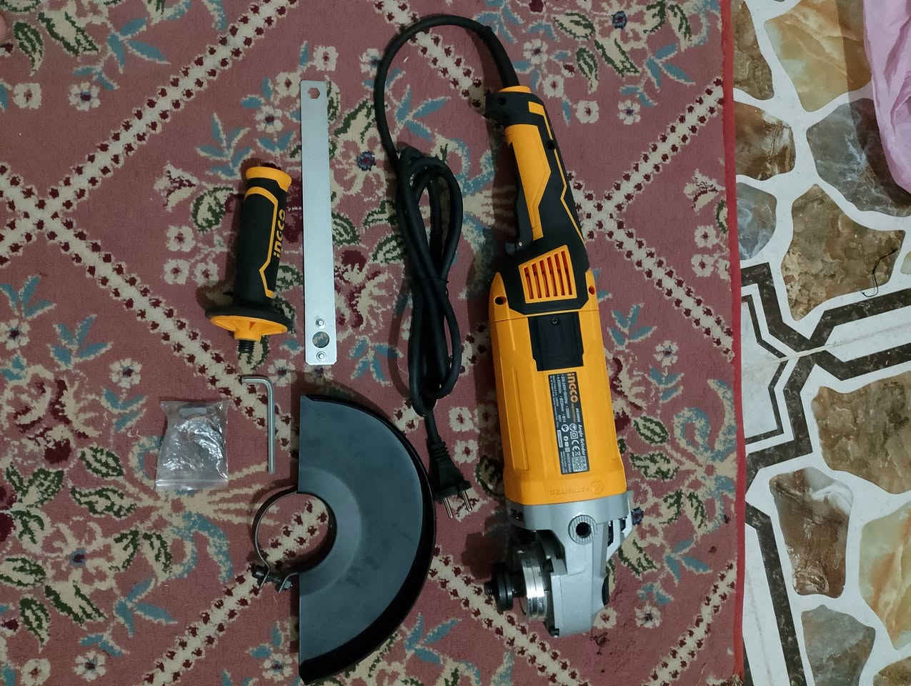 كوسره حجم كبير من شركه انجيكو جديد غير مستخدم مع كامل ملحقاتها درع ويده ومفتاح وفحمات إضافية 3000واط 230م للبيع السعر 115 قفل  والجديد 125  والتوصيل مجااااااااني موبايل ***********
