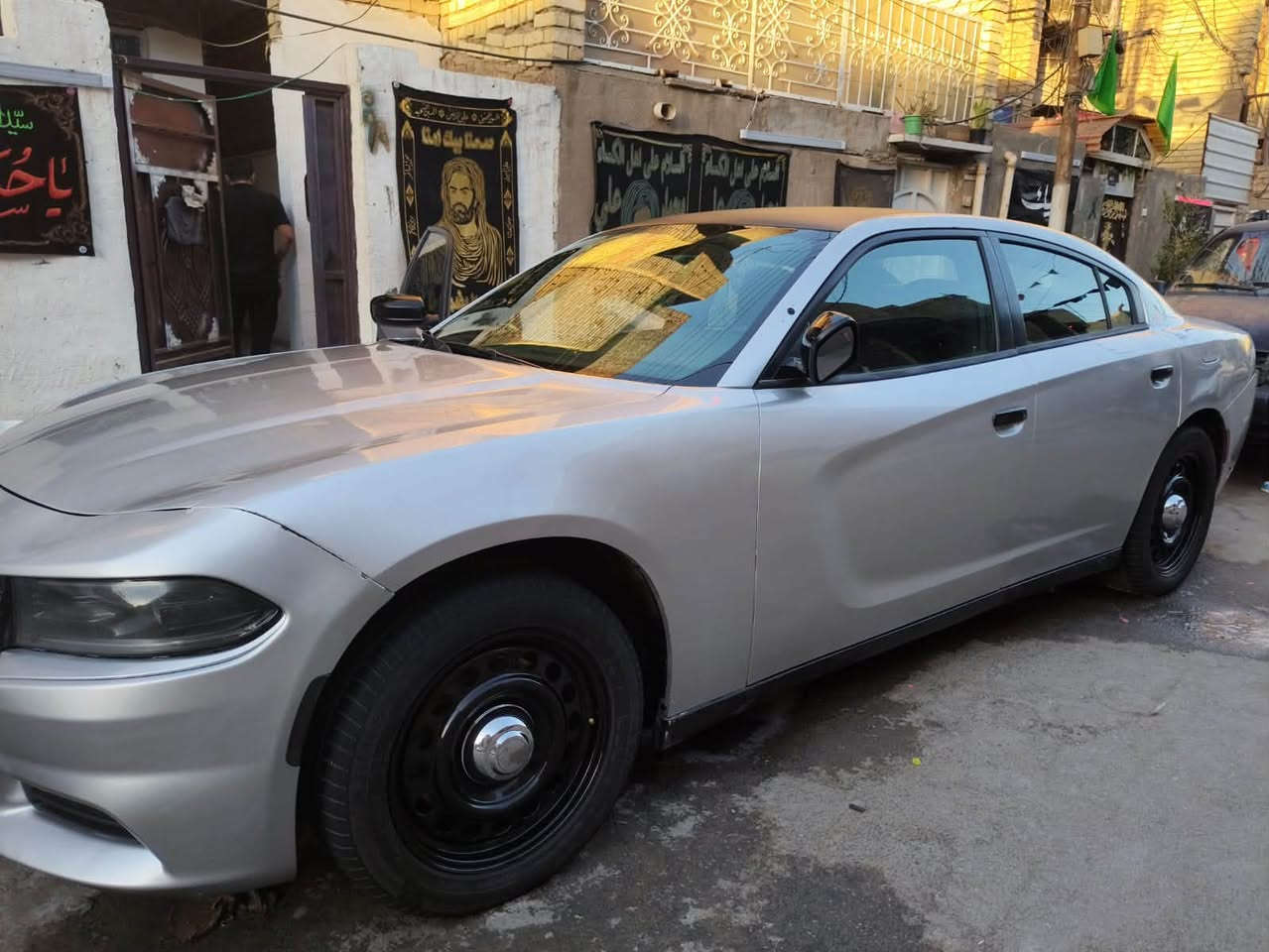 سلام عليكم جارجر مديل 18 اصل امركيه حادثه جملغ وبنيد وبل عراق صار بيه صبغ حفحه بدون حادث بس صبغ مكينه هيمي فور ويل  مكان السياره بغداد الشعب السعر 135بيه مجال بصيط رقم بغداد تحول ثاني يوم ***********
