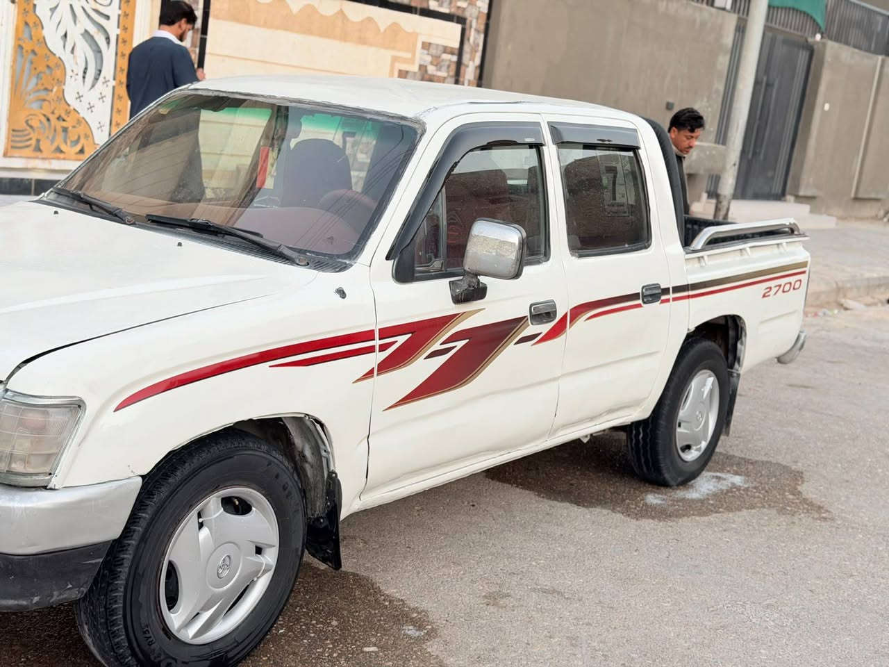سلام عليكم بيكم تيوتا جمره موديل 2000 محرك كير شاصي كفاله من عده رشه صبغ باقي جاهزه من كلشي سياره رقم بصر شرط تحويل دوشمه جديده حداديه نضيفه كهربائيات شغاله السعر 65 وبيه مجال بسيط مكان سماوه 
رقم الهاتف//***********//غير متواجد ع الفيس
