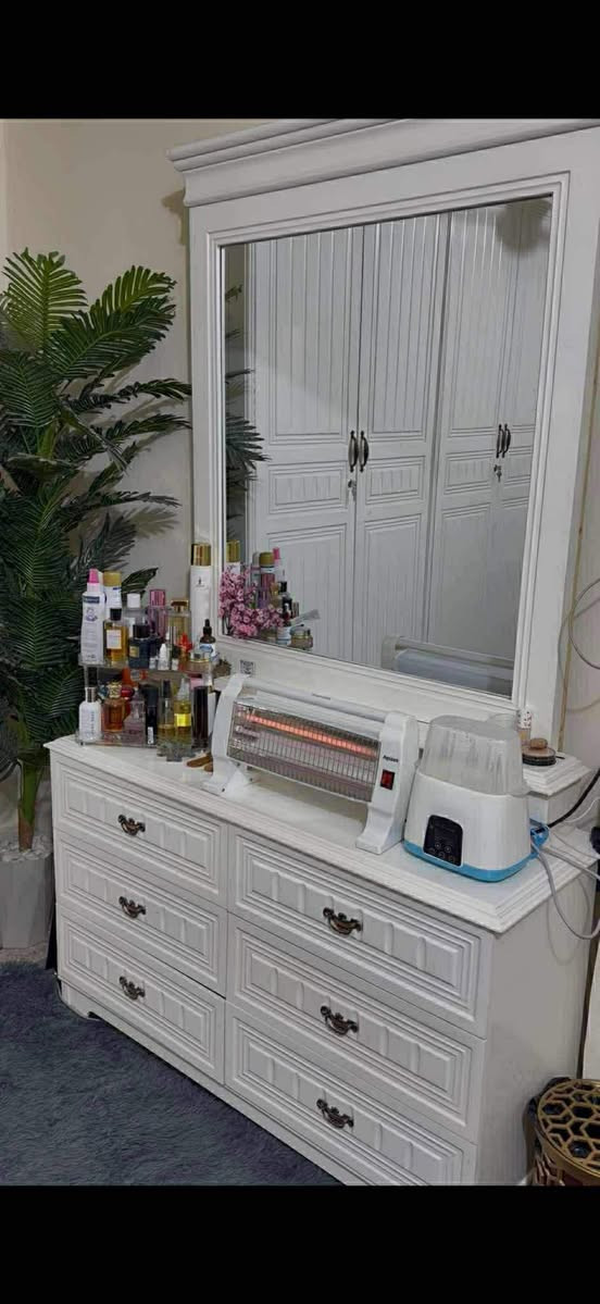 غرفه نوم تصميم تركي نجاره عراقي 
١٠ قطع مده الاستخدام اقل سنه
سعر الشراء مليونين و ٧٥٠ 
سعر البيع مليون٨٠٠ وبيها مجال 
الغرفه بعدها جديده اي ضرر مابيها النظافه ٩٥٪؜ 
بغداد الجديده 

مواصفاتها :
الوجه ام دي إف ١٠ ملم والداخل معاكس صاح عراقي ٤ ملم الأرضية بلوك بورد


**إذا كنت صاحب هذا الإعلان وتريد حذفه لأي سبب، رجاءا أرسل رسالة إلى الدعم الفني**