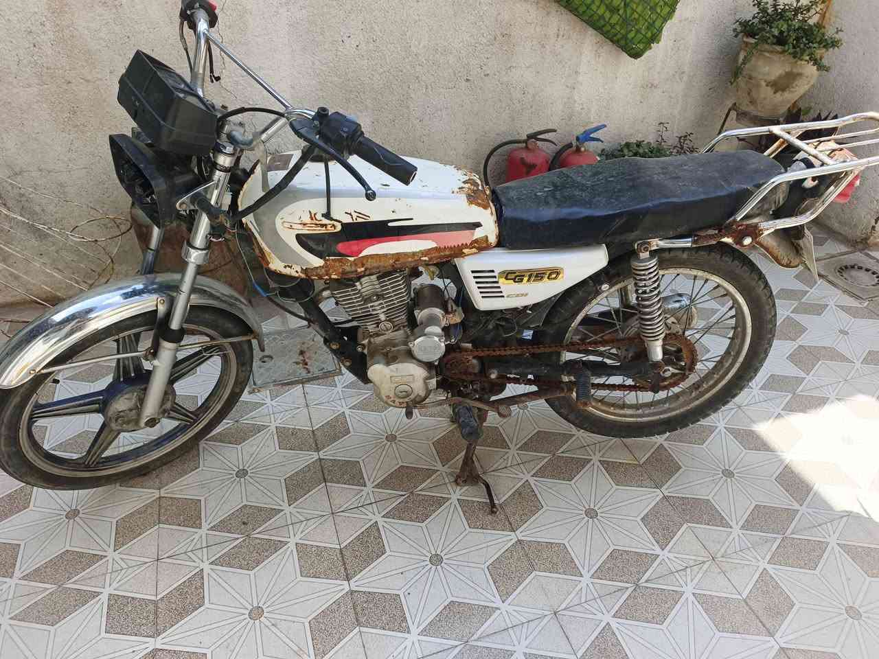 السلام عليكم
دراجه سيفان 5نمر  موديل 2021 
كلك كلك كلك  
كهربائياتها كلها شغاله   سلف شغال  باتري جديد 
عوزها بس تجفيته لان كطعت ولف عندي وتركتها  للبيع  سعر٢٥٠ قفلل 
المكان الشطره 
*********** الي مو شراي رجا لا يعلق
