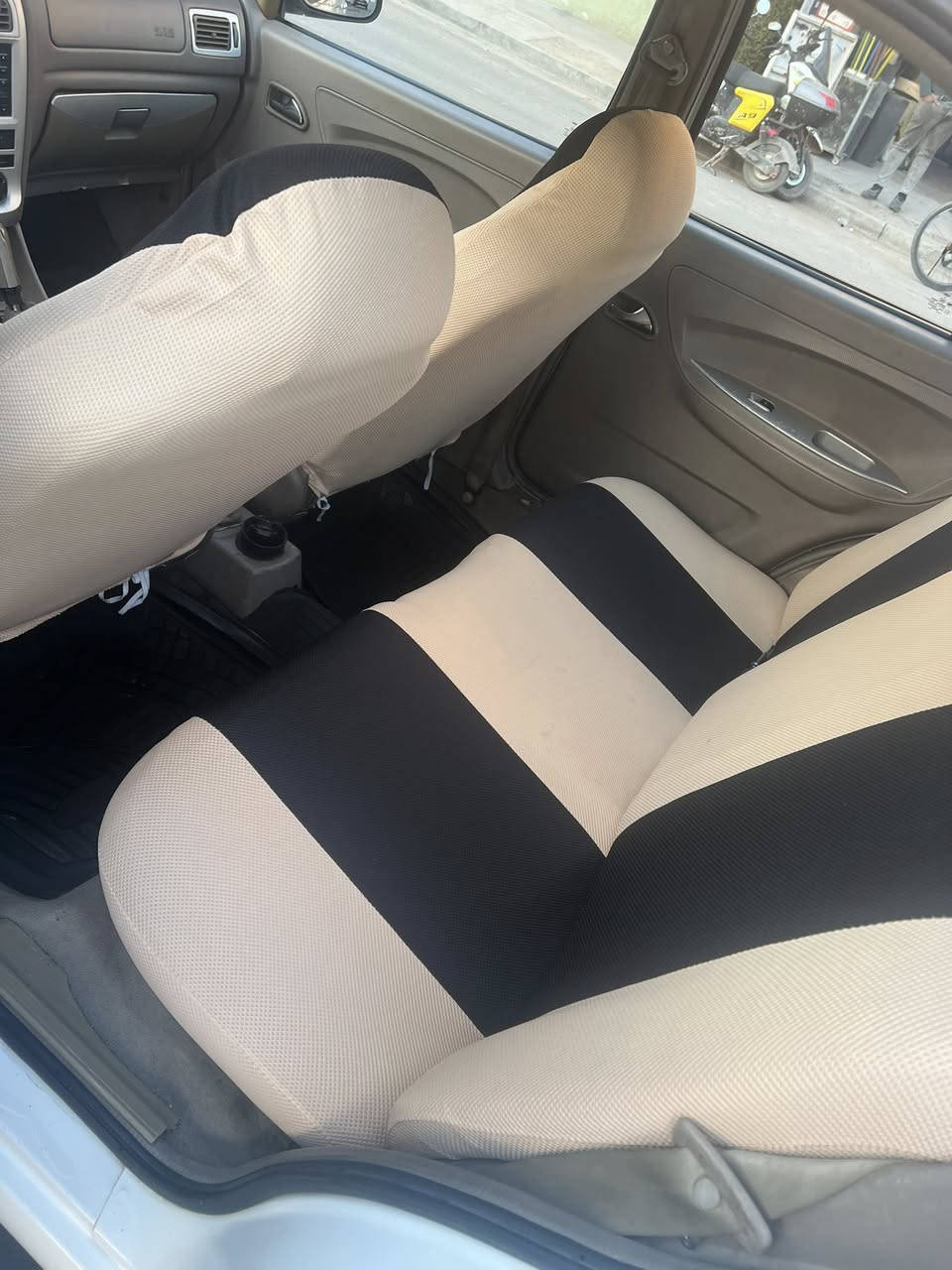 السلام عليكم
شيري كوين 2010

مكفوله بدون صبغ 

بيها طعجه بالجاملغ الأمامي عكس السايق وعايفها مامبينه

السياره كير عادي مكينه خير من الله 

ماشيه 167 الف

تخم تاير جديد 

صدر جديد 

السياره جاهـزه 

مكاني علي الصالح مقابيل مرور الطوبجي 

السعر 38 

***********
