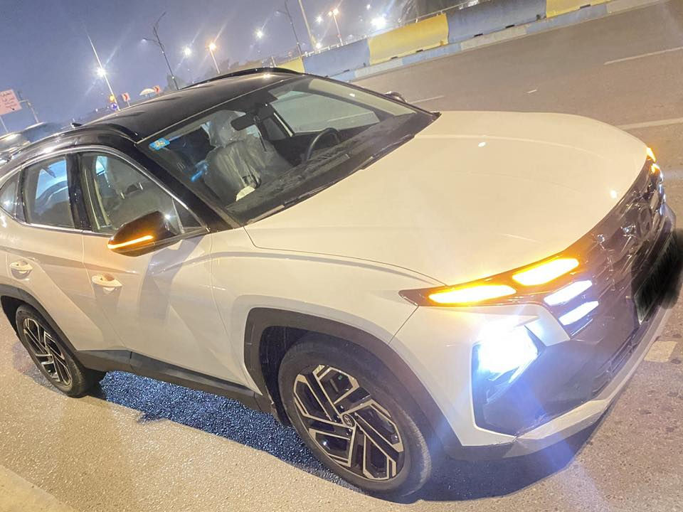 توسان موديل 2025 خليجي حره
المشي 25الف بعده جديده الشكل الحديث تو كلر
محرك 2000 دوش
اربع وضعيات قيادة
اللون ابيض + قماره اسود ابلاد مو تغليف 
اضائه LED بالكامل
فول تحكم ستيرن
الدشبول امطعم المنيوم
شاشه متصله+تدعم كار بلاي+اندرويد 
جنطه كهرباء
تشغيل عن بعد
تحكم استيرن جهتين
دخول ذكي
مثبت سرعة
قطعتين تبريد
بصمه تشغيل
حساسات ضغط الإطارات 
شاحن وايرليس
كشنات كهرباء
اريل نفگيشن
حجم الاطار 19
داخل ابيض مخمل
هاند بريك كهرباء
مانع منحدرات
اوتو هولد
مانع تزحلق
مري شفط وتفتح عند الاقتراب+
المري بلون الاسود+اشاير
اضائه ابواب الترحيب
بردات خلفيه
تشغيل انارة عند الدوران
حساسات اماميه + خلفيه
السياره بيه بارد بل جنطه والجاملغ الخلفي من صفحه الصدر شي كلش بصيط البارد بدون صبغ تكحيل فقط مال رجعه بك 
مكان السياره بغداد / 

رقم صاحب سيارة ***********
.:: السعر 243بيه مجال::.
