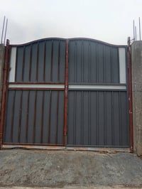 باب للبيع السعر مناسب 07731336955