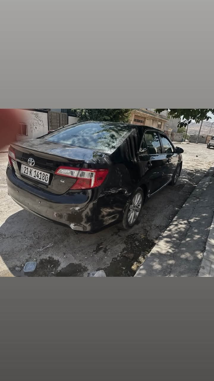 کامری مۆدیل ٢٠١٢ 
ئەمریکی یەک پارچە بۆیاخ بی ناوگرتن ٣ پەڵە ساردی هەیە مەکینەی قەباخی کراوەتەوە مەسرەفی تیا نیە سعری ١١٢
***********//
