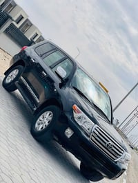 لاندكروزر • V8 • ٢٠١١