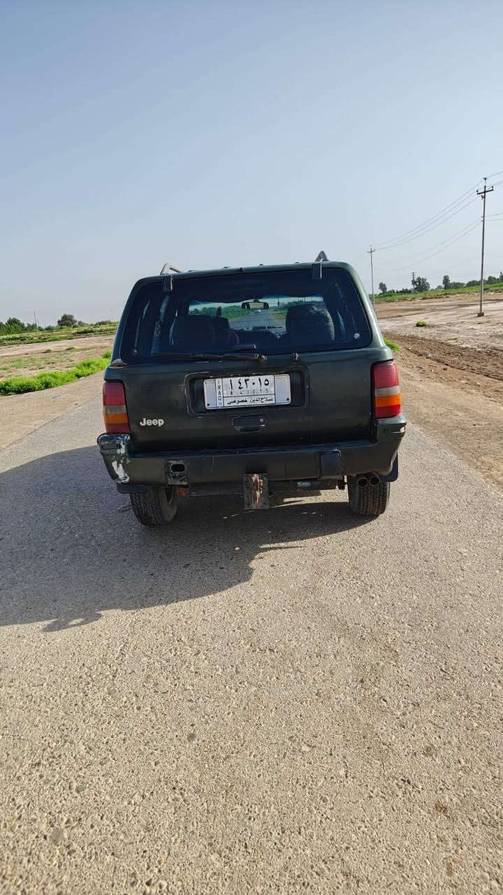 السلام عليكم 
جيب شيروكي موديل 95 
رقم صلاح الدين مشروع وطني سنويه لغايه ال 26 تحويل مباشر مكينه وكير بطه 2500 تخم تاير جديد حداديه كهربايات شغاله مكفوله الكص ونقل الجثه وكافه العيوب الشرعيه السعر 24 وبيها مجال المكان واسط 
***********
