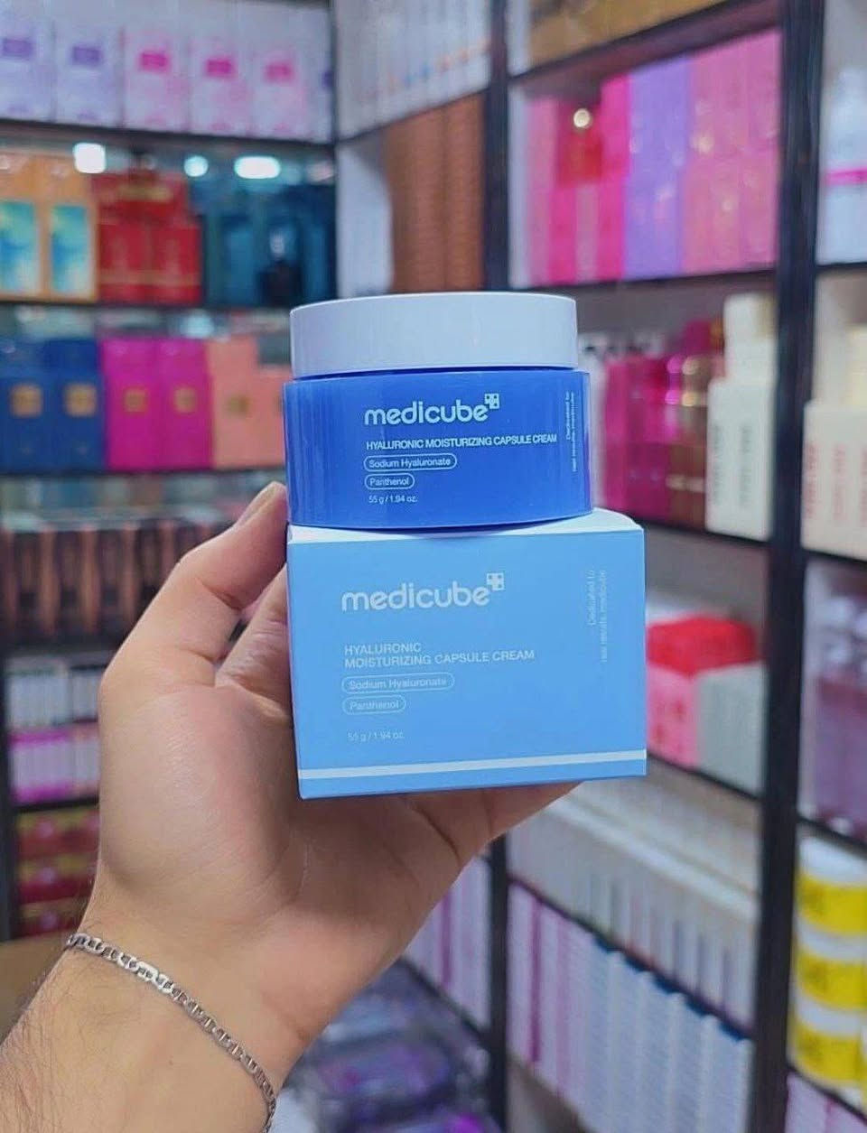 ✨كريم كبسولات الترطيب بالهيالورونيك من ميديكيوب الكوري الاصلي 🇰🇷💯مرطب مصمم لتوفير ترطيب عميق ومكثف للبشرة ويعالج البشرة من التصبغات والتجاعيد. 
✅الفوائد الرئيسية:
✔️ توفر الكبسولات ترطيباً فورياً ومستداماً يمكن أن يدوم حتى 24 ساعة.
✔️ تشمل المكونات الرئيسية هيالورونات الصوديوم (حمض الهيالورونيك) والبانثينول والسيراميد والنياسيناميد.
#الاصلي المنشأ كوريا ك🇰🇷💯

سعر الدرزن ٧٢ الف 
للحجز والاستفسار مراسله 
✔️ يوجد لدينا توصيل لجميع محافظات العراق✔️


**إذا كنت صاحب هذا الإعلان وتريد حذفه لأي سبب، رجاءا أرسل رسالة إلى الدعم الفني**