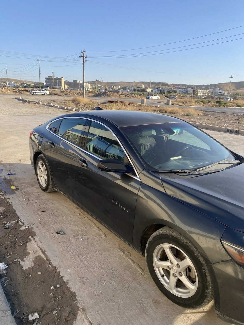 السلام عليكم للبيع ماليبو موديل 2017فول موصفات رقم دهوك سنويه رقم جديد طخم تاير جديد السياره جاهزه بسمي شرط التحويل بيه قطعتين صبغ بدون داخل سعر 100 وبي مجال رقم موبايل ***********موجود وتساب
