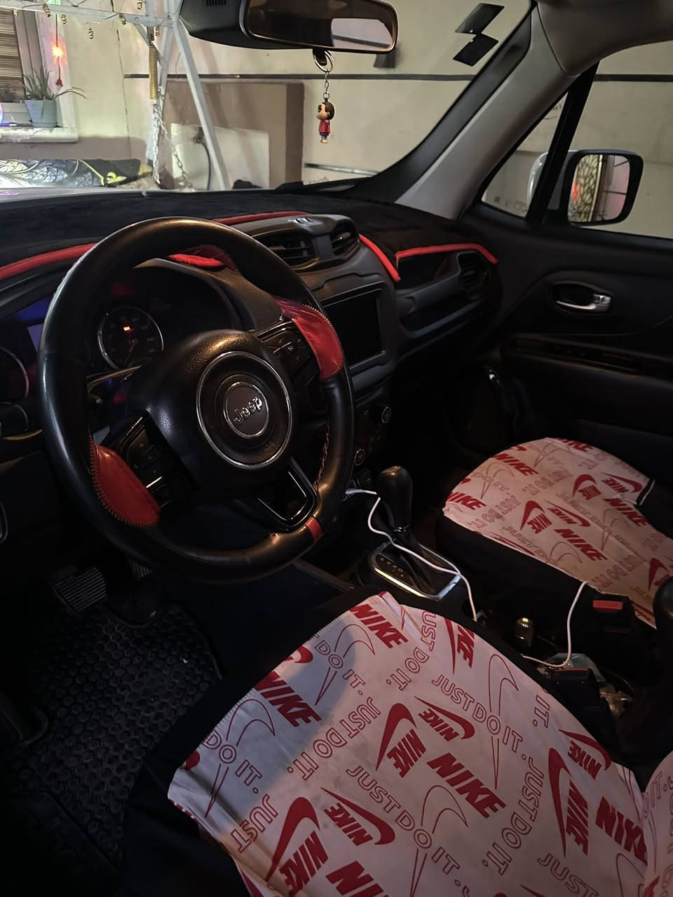 السلام عليكم للبيع جيب رينكد 2020 رقم بغداد حادث جاملغ وبنيد بأسمي رقم جديد 
محرك ٢٤٠٠ مواصفات بصمة وسايد بريك بصمة وشاشة وكامرة 
ماشية ١٠٠   للبيع والمراوس 
السعر 125  وبيه مجال 
العنوان بغداد الكرخ 
رقم الهاتف ***********
