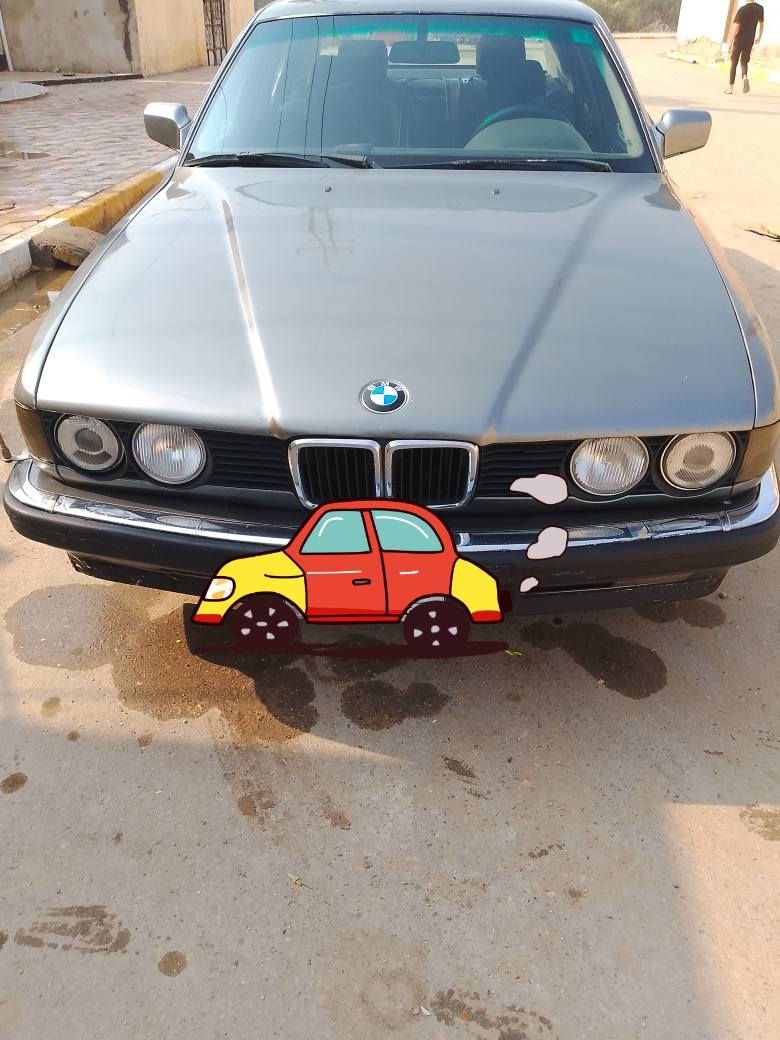 سلام عليكم بي ام مديل 1992
حجم السياره ول محرك 730 اصل 
سياره جاهزه مكينه ناعمه بس الكير اول نمره بيه وغه بقيت النمر ناعمات 
سياره بسمي رقم انكليزي صار سبوعين من رقمتهه بسمي اني ابو السنويه رقمهه بغداد 
السعر 45 او بيهه مجال 
الشراي يتصل واني بخدمت الجميع 
***********
