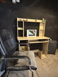 مكتبة وميز لابتوب للبيع قيم واخذ 07705235528