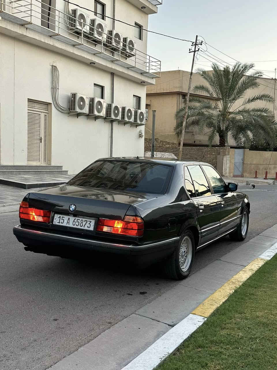 سلام عليكم للبيع او مراوس
بي ام 735 موديل 1990 وارد الماني. 
رقم انبار نكليزي هزه جديده تحويل مباشر. 
صبغ جماليه فقط مكفوله من ضربه. 
مكينه 6 سلندر جديده كير اوتو جديد
سياره احله من صور مواصفات معروفه 
صدر تخم تاير كله كامل تبريد ثلج. 
ملاحضه بيها لايد روف عاطل فقط
سعر سياره 58 ورقه وبيها مجال للشراي 
مكاني بغداد حي الجامعه رقمي ***********
