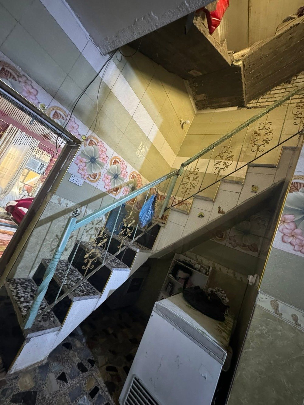 بيت للبيع / طابو ملك صرف

الموقع الشعب نهاية الفورتات مجاور مستشفى الزهراء الاهلي 



المساحه79متر  واجهه 3.5 نزال 22.5



 بناء 2017



البيت مدخل واحد +طابق واحد 



-الطابق الاول / طرمه +حمام خارجي + استقبال + غرفة +مطبخ + حمام+ترك



-الطابق الثاني/ يحتاج اله بناء ١٠ سوف طابوق يكمل +بيتونه كامله 



الُبيت داخل فرع مغلق مرتب من كل نواحي 



 شارع عريض 10



للاستفسار الاتصال على رقم هاتف ***********



السعر 90 مليون قابل للتفاوض