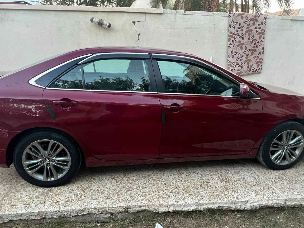 كامري ٢٠١٧ se امريكي
رقم بغداد جديد سنويه لل٢٨ 
حادثه جاملغ عكس السايق ولبنيد صورة الحادث موجوده مصبوغه عام بأمريكا وبل عراق واكع تيل عل تكمه فوك الصدر 
كير ومكينه وصدر بشرط
تحكم جهتين كشن جلد كهرباء كامره 
تبريد تدفئه 
شفتات ستيرن كروز سرعه السعر  ب ١٣٠ وبيها مجال 
***********
عنوانها فلوجه
