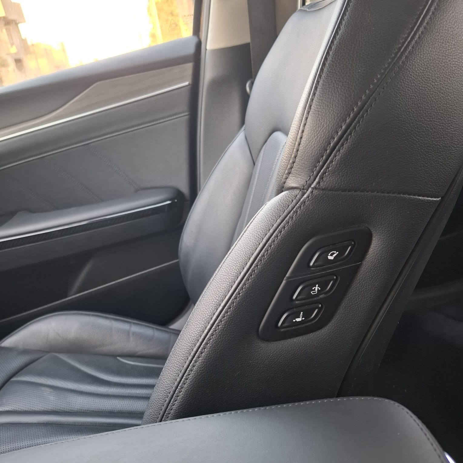 السلام عليكم كي فايف رقم قادسية معوقين محرك 1600 تيربو موديل 23 فول الفول شنو ابالك بيه السعر ب 175 

*********** حمزة, القادسية
