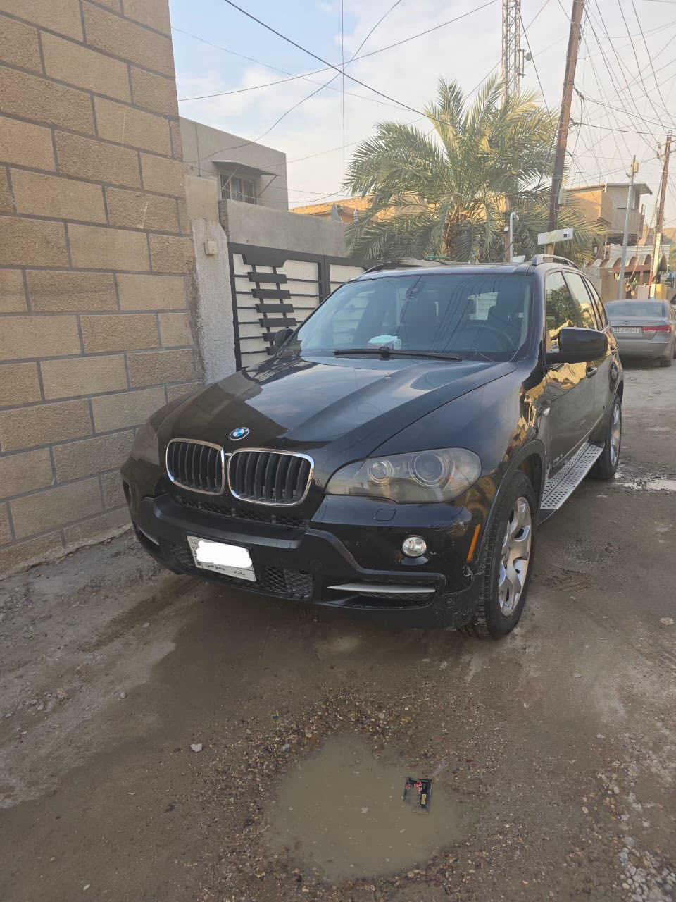 🚘🔥 BMW X5 موديل 2010 للبيع 🔥🚘
للبيع BMW X5 موديل 2010، سيارة فخمة وعملية بنفس الوقت، معروفة بالقوة والثبات والراحة، مناسبة للاستخدام اليومي والسفر والعائلة.

✅ موديل 2010

✅ محرك قوي وأداء ممتاز

✅ جير أوتوماتيك بحالة ممتازة

✅ دفع رباعي (XDrive)

✅ مكيف ثلج

✅ صالون نظيف ومرتب

✅ زجاج وكهرباء وكافة الملحقات تعمل بصورة جيدة

✅ إطارات جيدة

✅ سيارة جاهزة للاستخدام ولا تحتاج مصاريف

السيارة محافظة على نظافتها ومظهرها الجميل، قيادة مريحة جداً وثبات عالي على الطرق السريعة، ومن السيارات المعروفة بالفخامة والقوة.

💰 السعر المطلوب: 11,700 دولار

🔹 قابل للتفاوض للجادين بعد المعاينة فقط.

📍 الموقع: بغداد

📞 ***********

🔸 الرجاء التواصل للجادين فقط.

🔸 المعاينة خير برهان.

🔸 السيارة كما موضحة بالصور.

🔸 الله يبارك لصاحب النصيب ويرزق البائع والمشتري الخير. 🤍🚘
