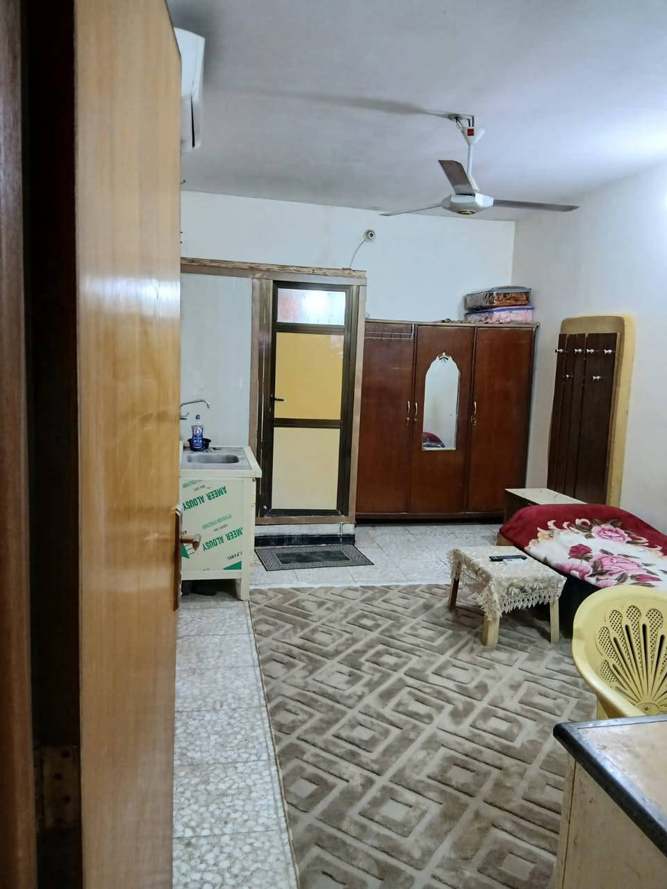 شكرا لأدارة الكروب ...تتوفر غرفة مؤثثة  ومفروشة للايجار بدون دلالية يتسع لطالبة او موظفة ..الدورة شارع ٦٠  ...نت وكهرباء وسحب وماء من ضمن الايجار .. ***********
