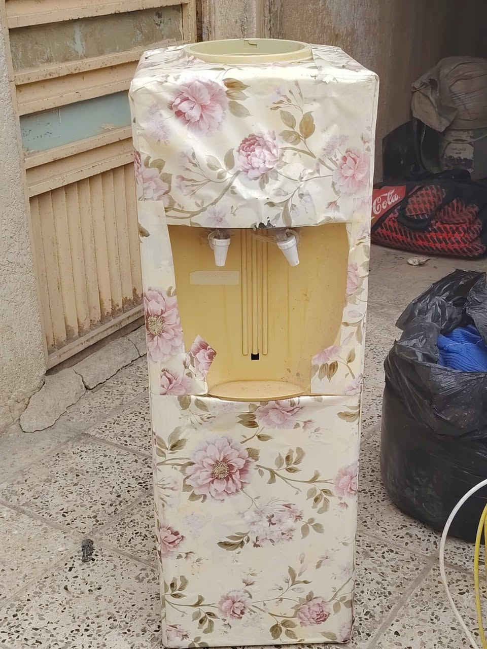 مكيف طنين العدد اثنين نظيف واستخدام قليل بدون اعطال او تصليح شغل مباشر 
وغسالة 17 كيلو كلش نظيفه 
وبراد ماء 
سبب البيع عدم الحاجة
الرقم *********** عمارة, ميسان
