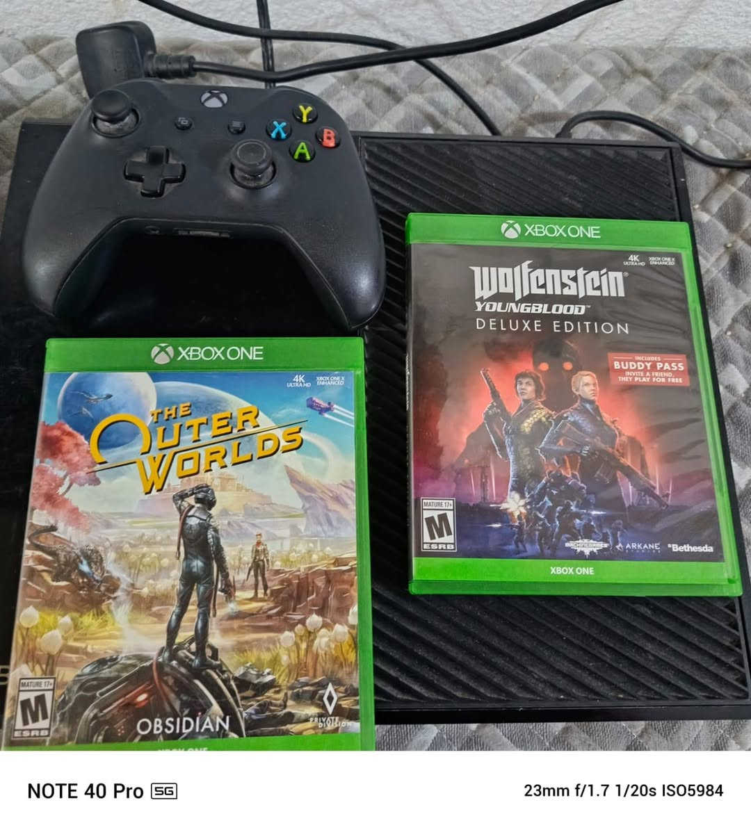 جهاز اكس بوك وان
وياه لعبتين جهاز نضيف
ما مفتوح سعر 150
واتساب ***********
