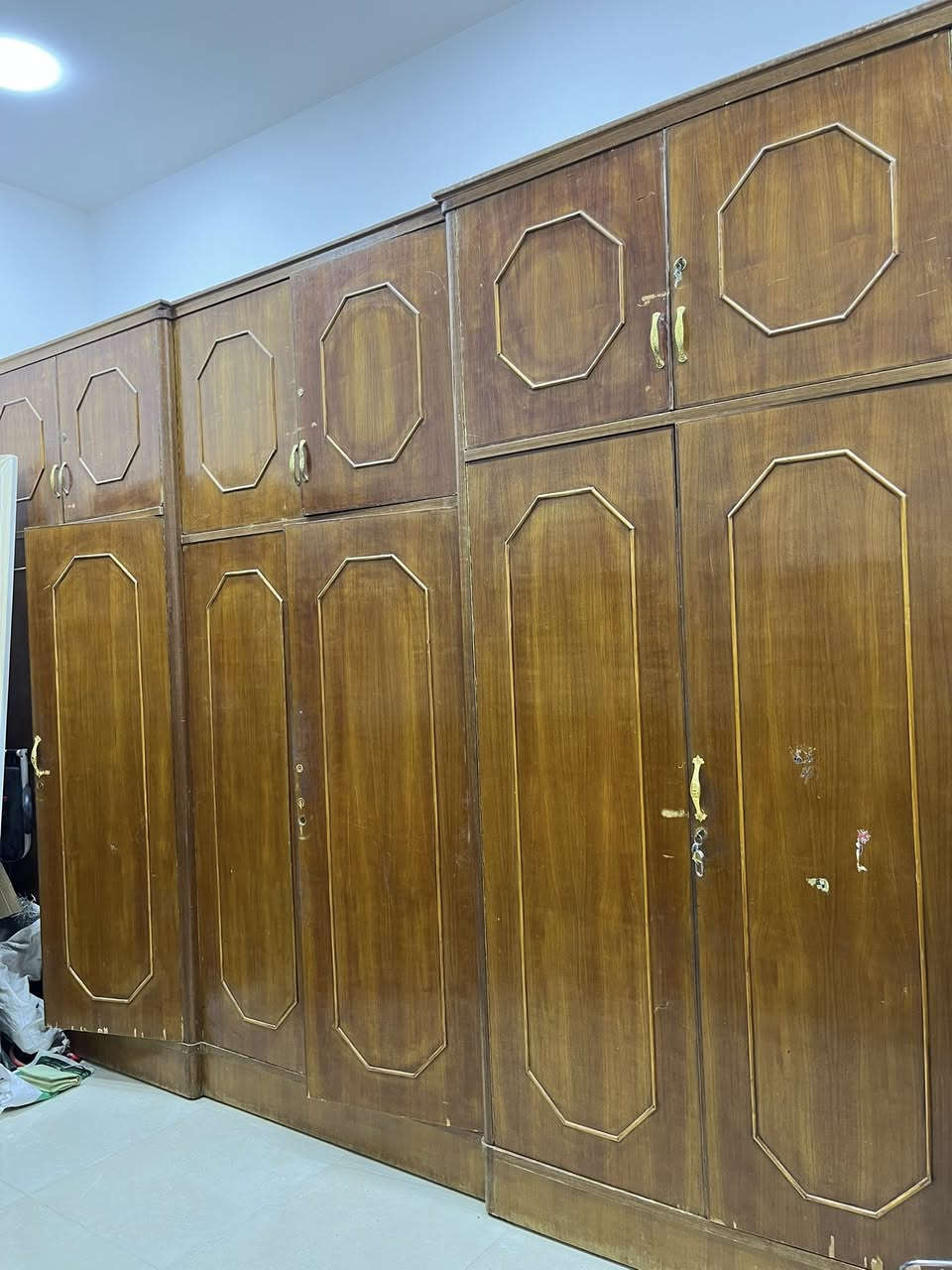 كنتور ٦ ابواب طابقين صاج تزگام السعر ٤٥٠ 
زاوية صاج بيها بوفية سعرها ٣٠ الاف


**إذا كنت صاحب هذا الإعلان وتريد حذفه لأي سبب، رجاءا أرسل رسالة إلى الدعم الفني**