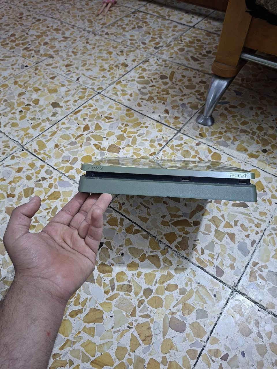 للبيع بلايستيشن 4 سليم إصدار عسكري مميز
ونظيف جداً ممفتوح الموديل: PS4 Slim إصدار خاص Call of Duty

.(Edition

المساحة: 1 تيرابایت (1). النظافة استخدام شخصي، نظيف جداً، شغال 100 بدون حرارة أو صوت. مع يدة واحدة وقرص. سعر275

فيفة 23.  *********** ماني الدورة
