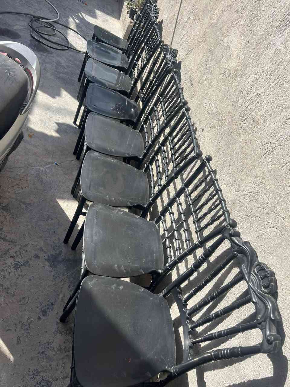 ميز عدد 4
كراسي عدد10
عارضه او براد 
رقم هاتف ‭0789 149 5815‬
سعر مالتهن 350 وبيهن مجال
